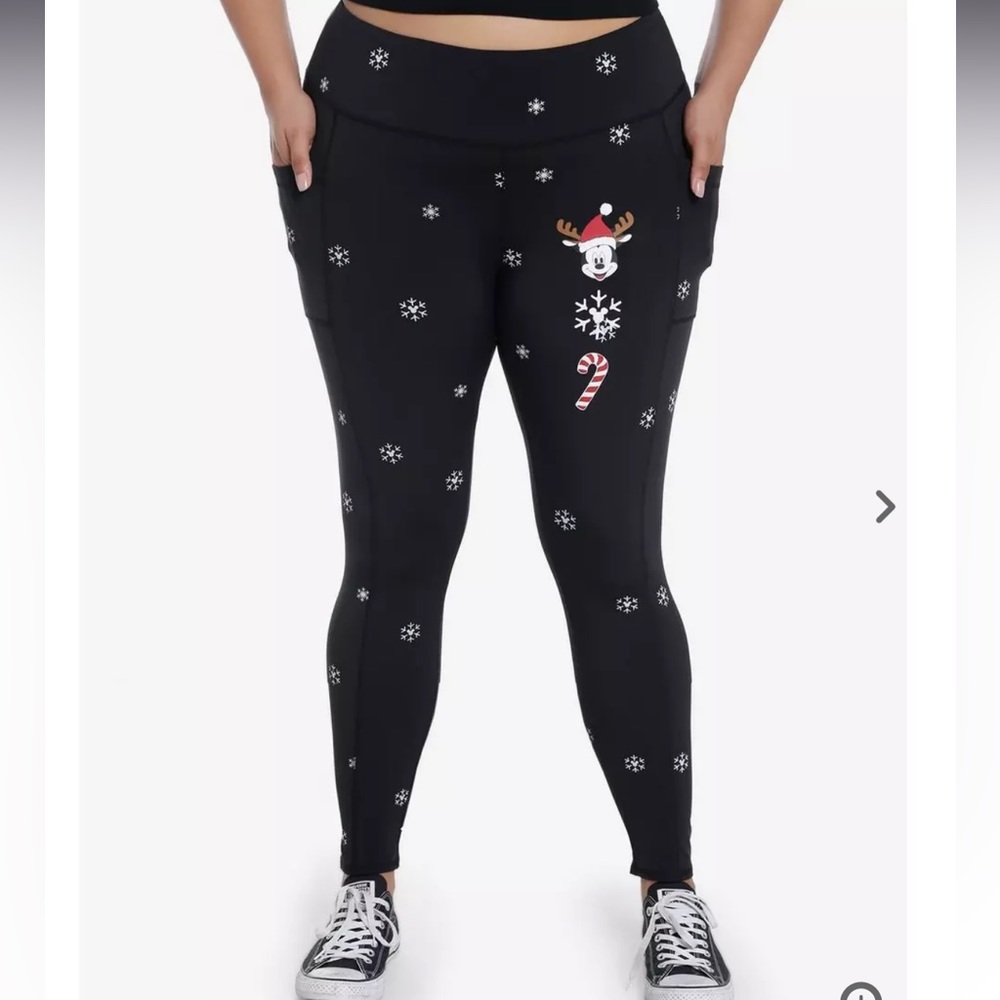 Like new, worn & washed 1x, Mickey Mouse snowflake leggings. Size 4x.